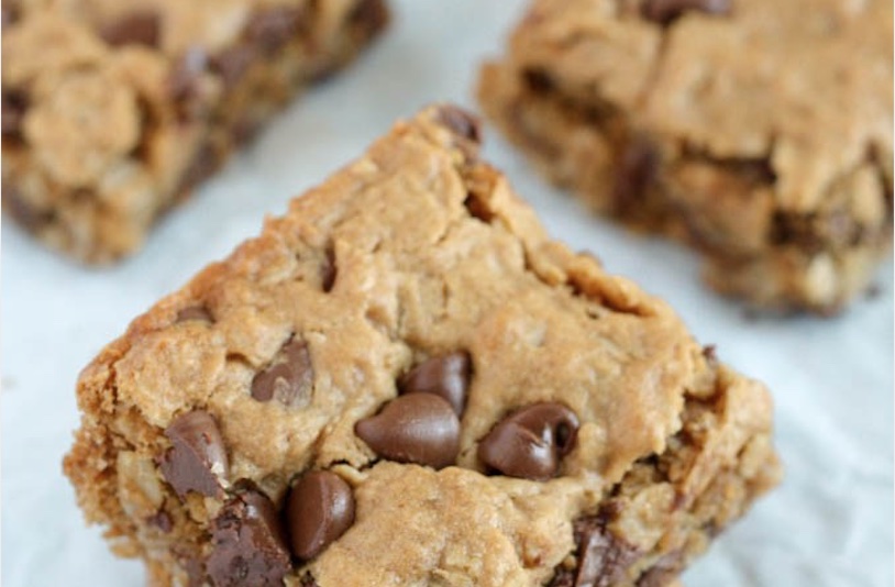 healthy peanut butter chocolate chip oatmeal bars