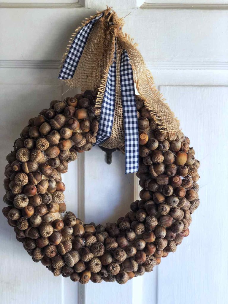 DIY acorn wreath, acorn crafts, homemade acorn wreath, fall craft ideas, fall decor