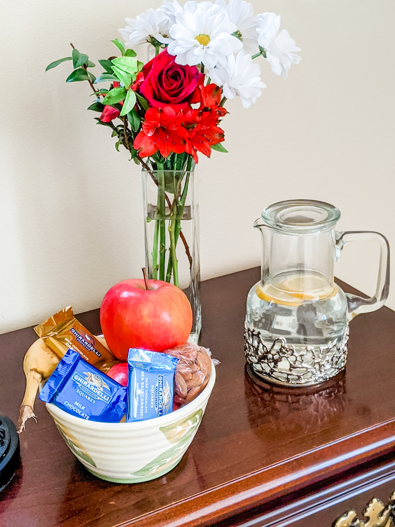 Guestroom tips: Snacks and Water