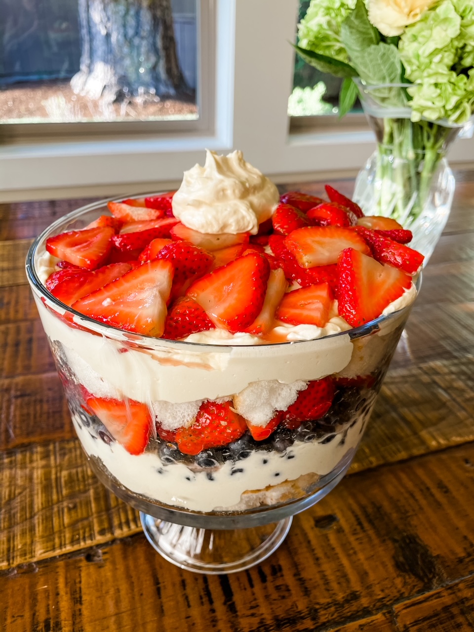 The finished Easy Berry Trifle with Lemon Filling