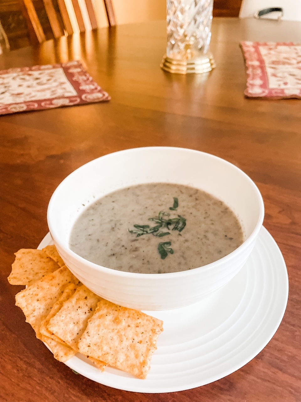 A bowl of the Creamy Garlic Mushroom Soup with crackers served alongside