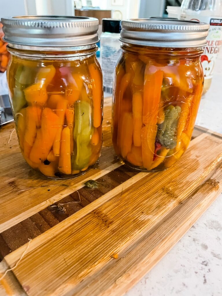 The 5-ingredient easy pickled carrots in jars