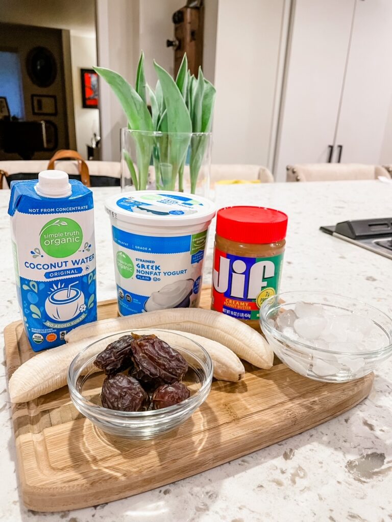 The ingredients for the Date and Banana Protein Smoothie