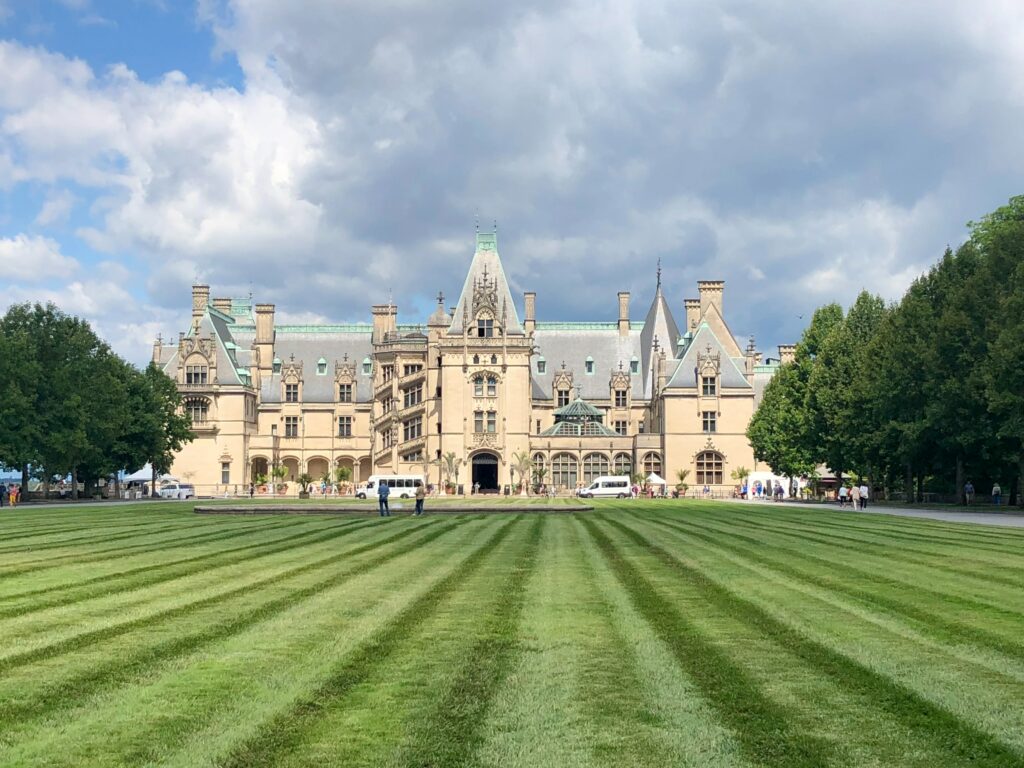 The estate and mansion of Biltmore