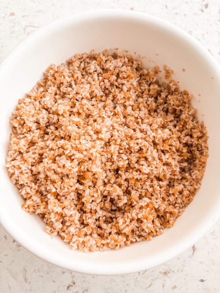 The bulgar after soaking in water