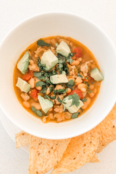 The bowl of chili with toppings and chips